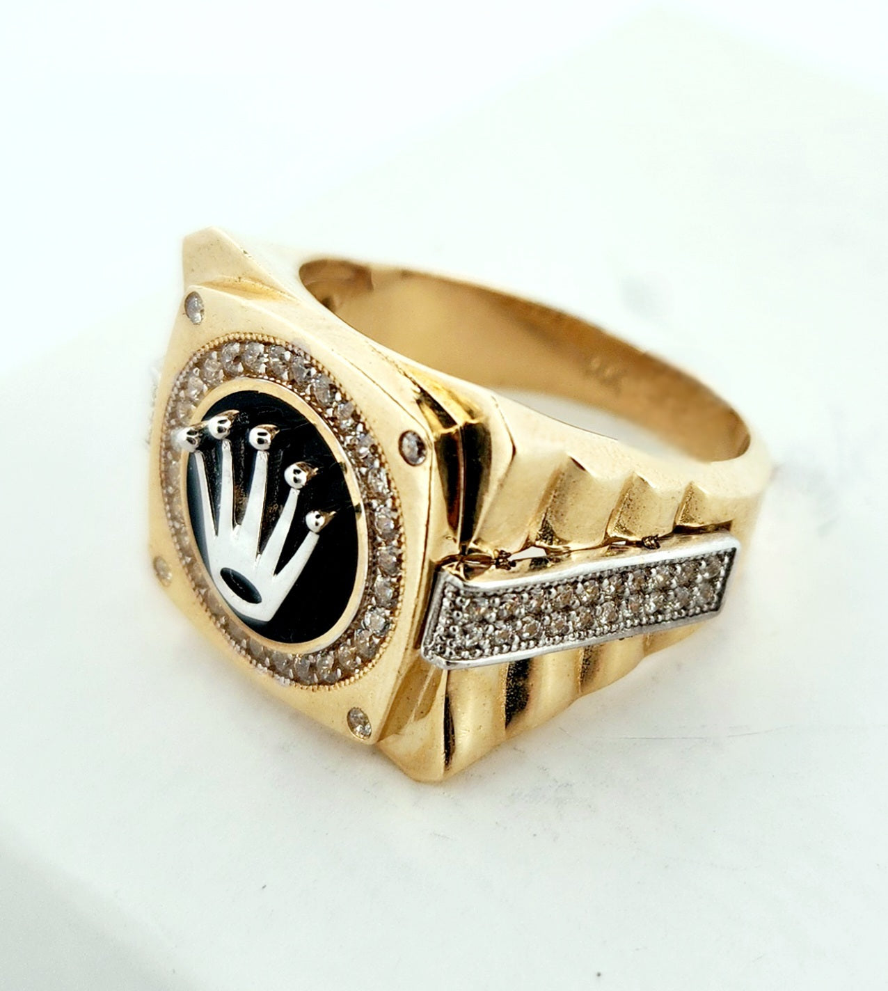 Man's 14k Circular blue stone versace ring