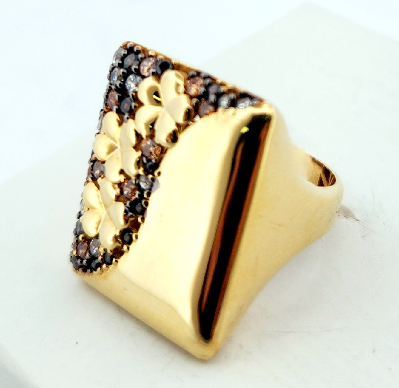WOMAN'S 18k Square flower patern ring/zircon stones