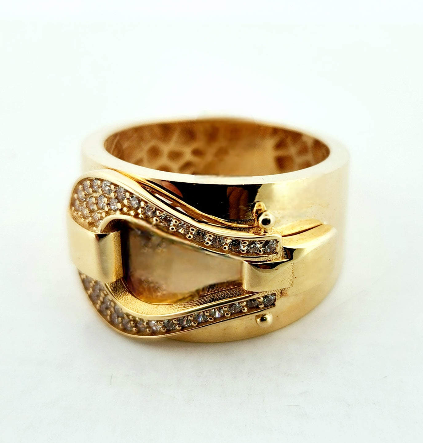 WOMAN'S 18k belt style ring/zircon stones