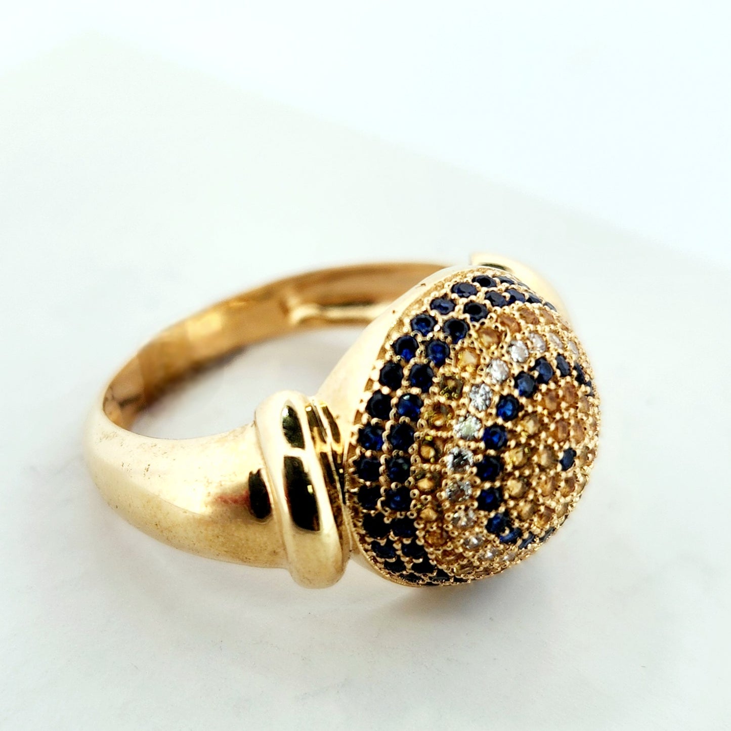 WOMAN'S 18k blue and white Stones dome ring/zircons