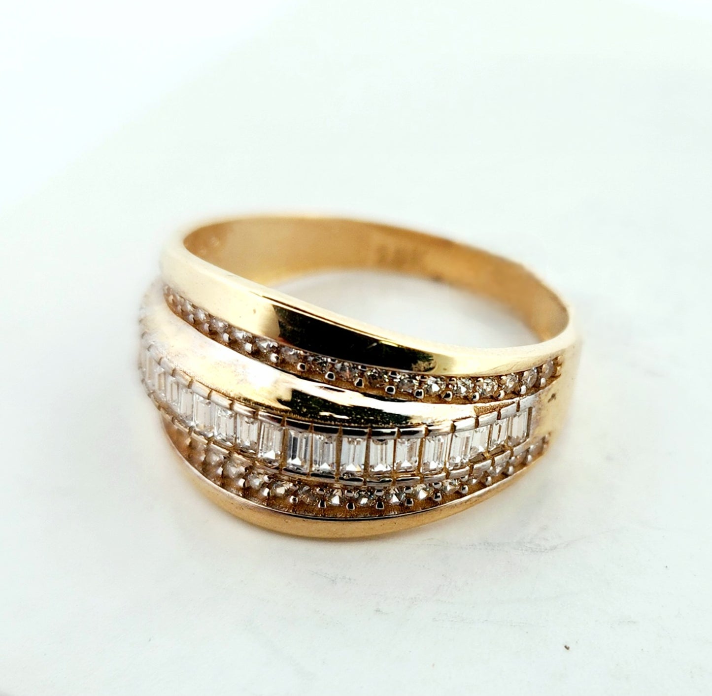 WOMAN'S 18k 3 bands with stones desing