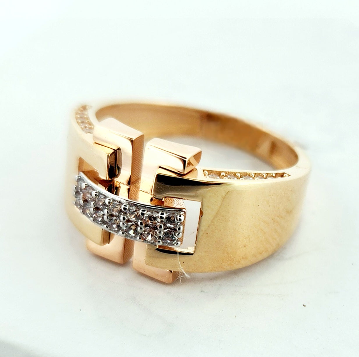 WOMAN'S 18k Belt desing Ping and yelow ring