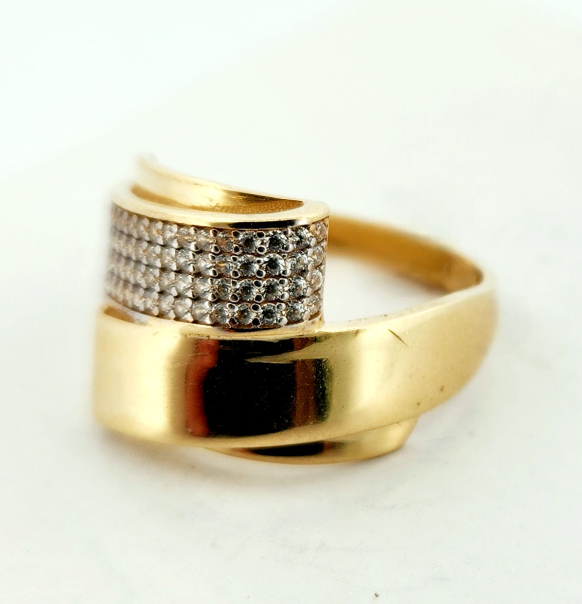 WOMAN'S 18k Cross band with stones/zircon stones