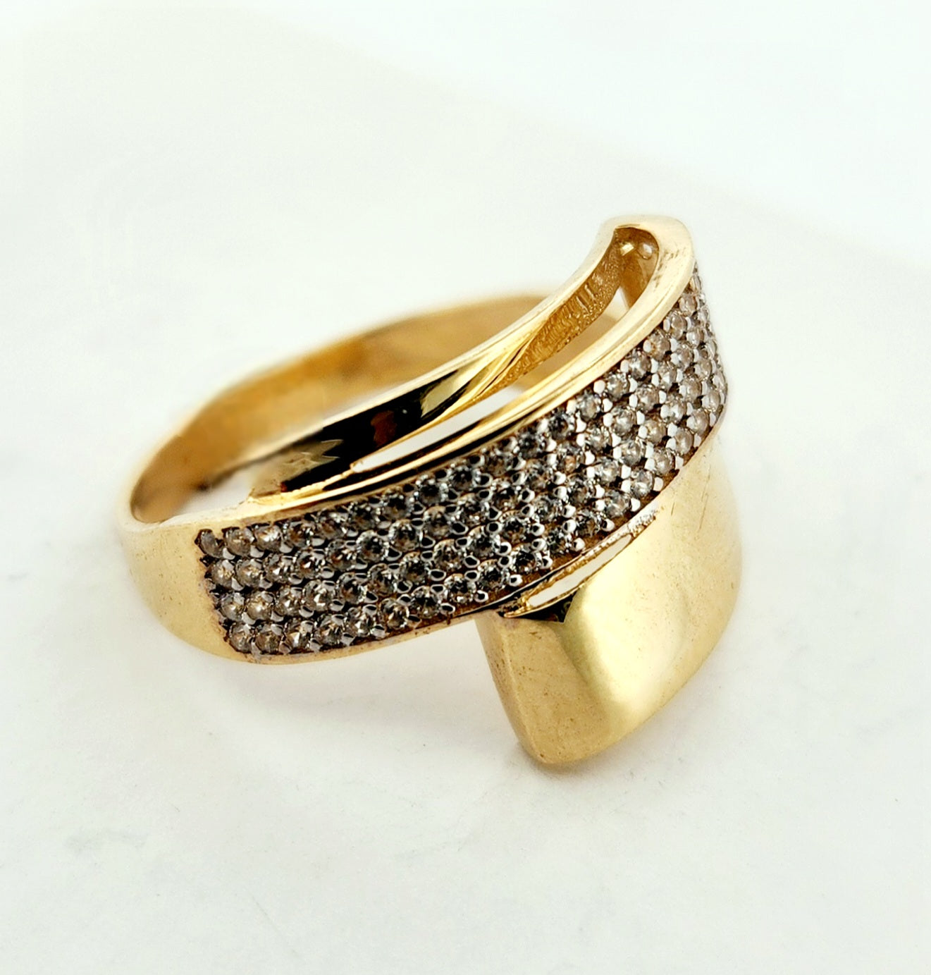 WOMAN'S 18k Cross band with stones/zircon stones