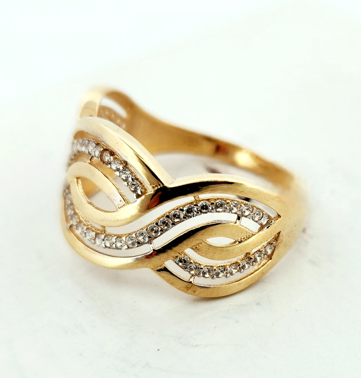 WOMAN'S 18k 2 Cross bands with stones/zircon stones