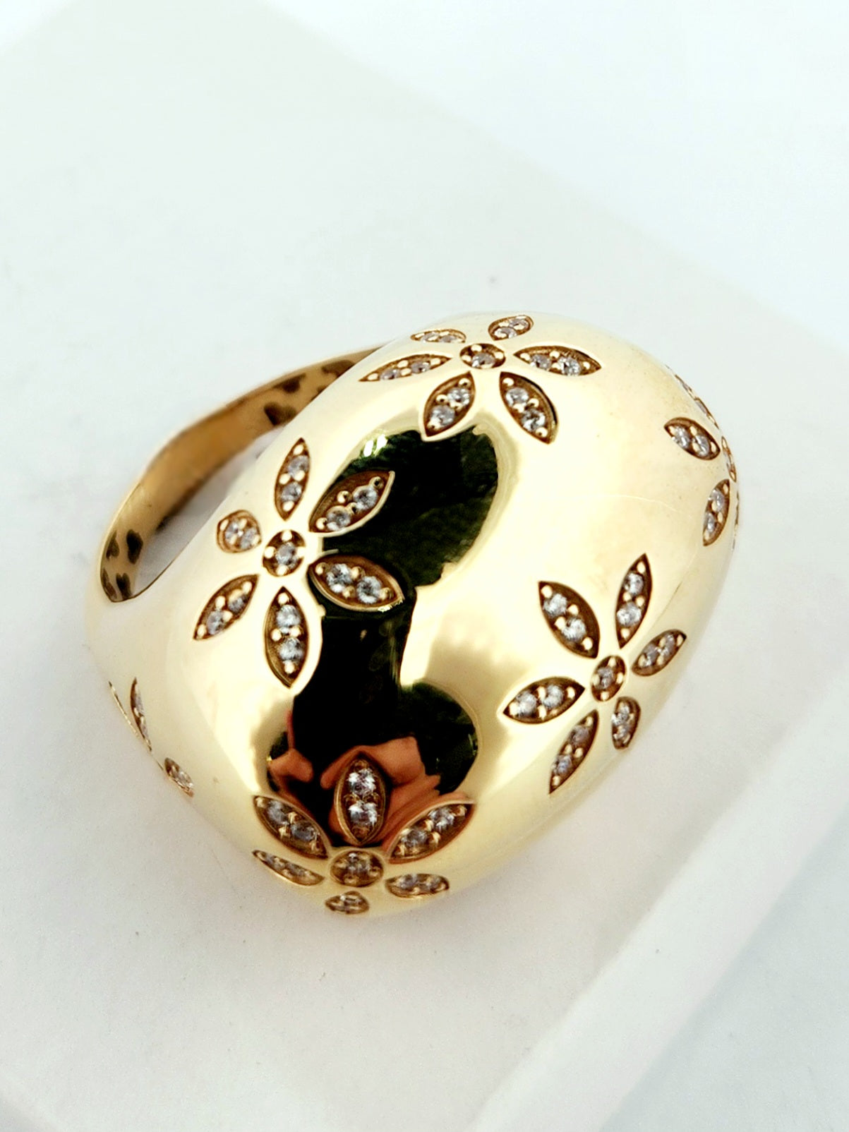 WOMAN'S 18k Flowers great ring