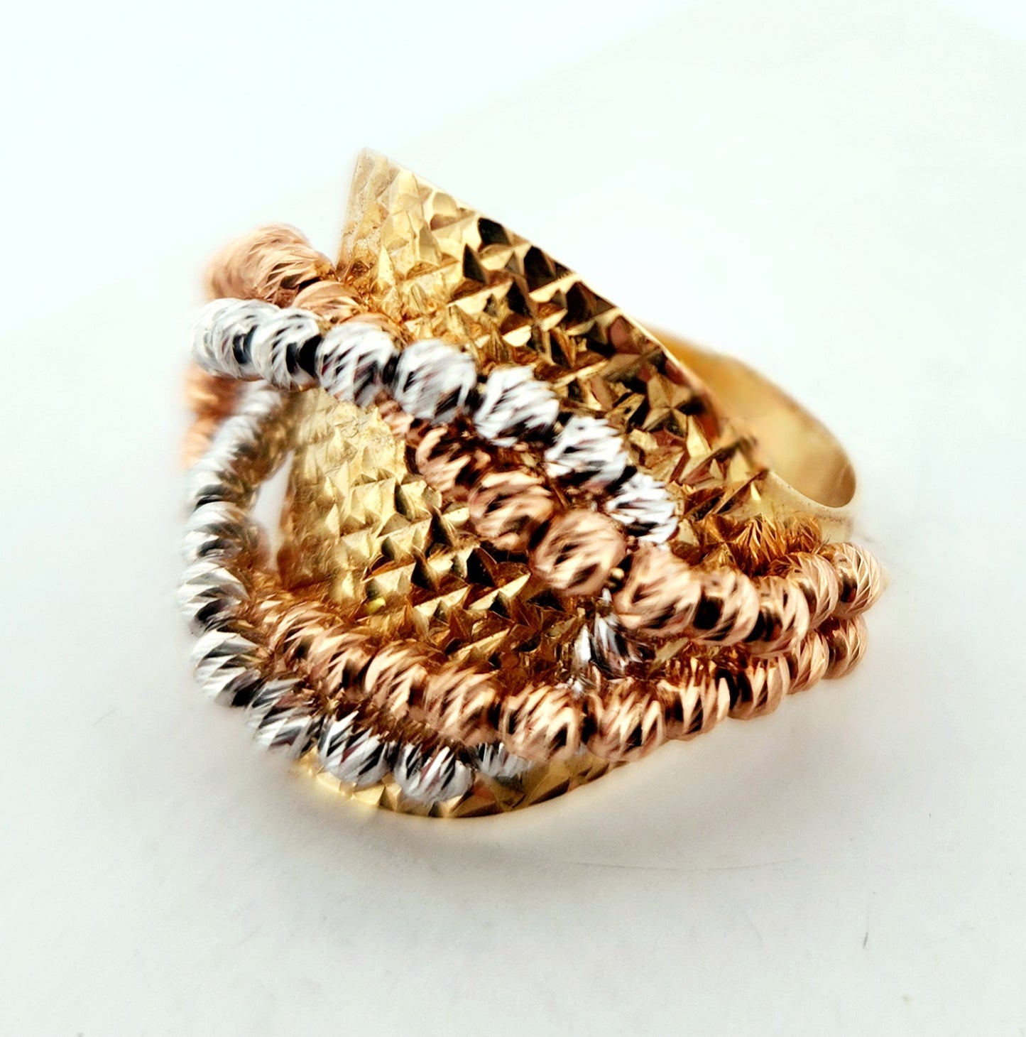 WOMAN'S 18k Diamond ball knot ring