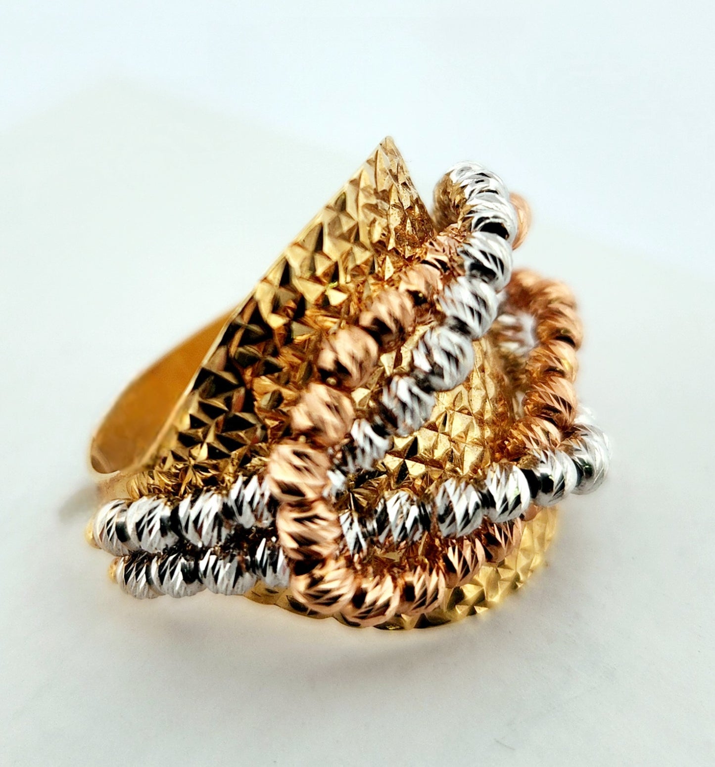 WOMAN'S 18k Diamond ball knot ring