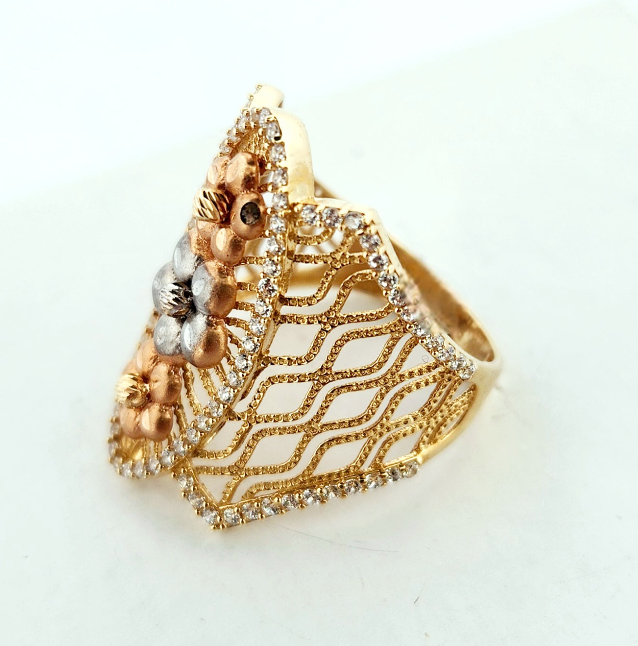 WOMAN'S 18k Openwork flowers patern 2