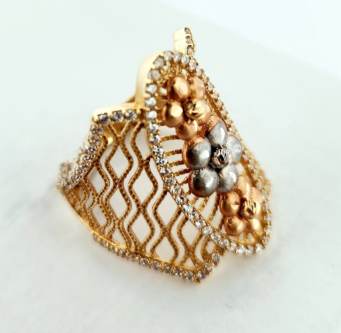 WOMAN'S 18k Openwork flowers patern 2