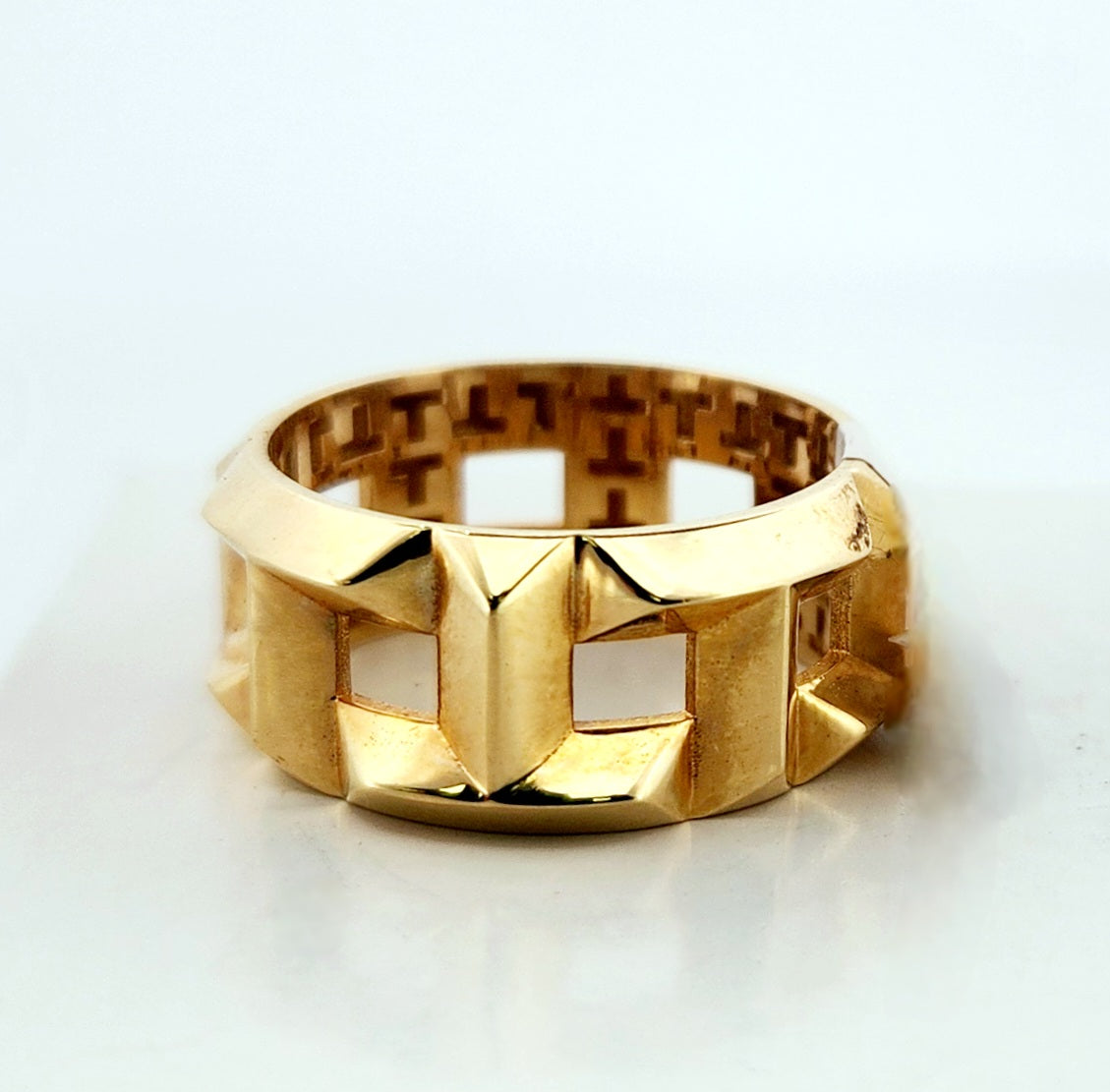 WOMAN'S 18k Square patern band ring