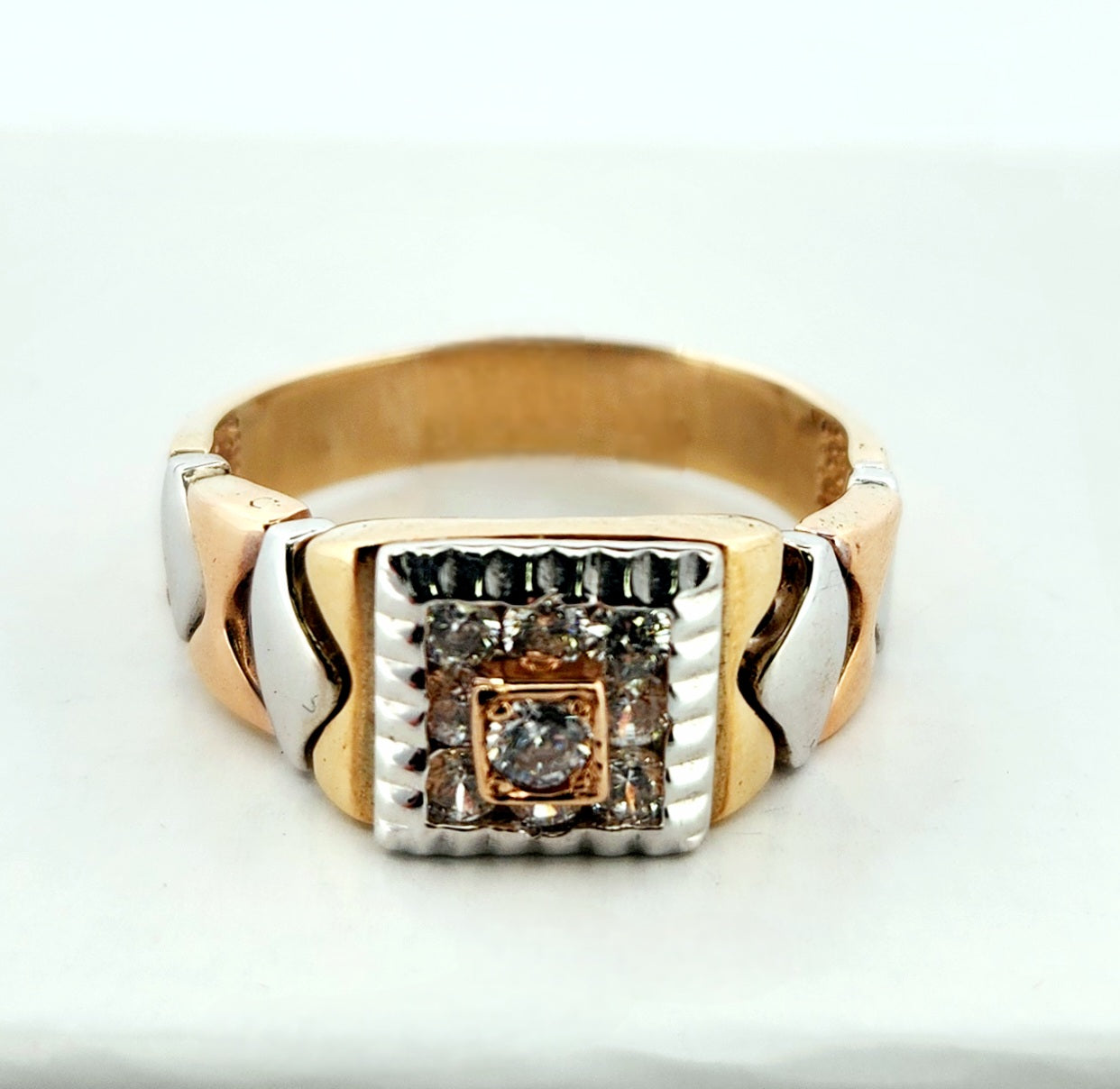 WOMAN'S 18k Square design stones articulated ring