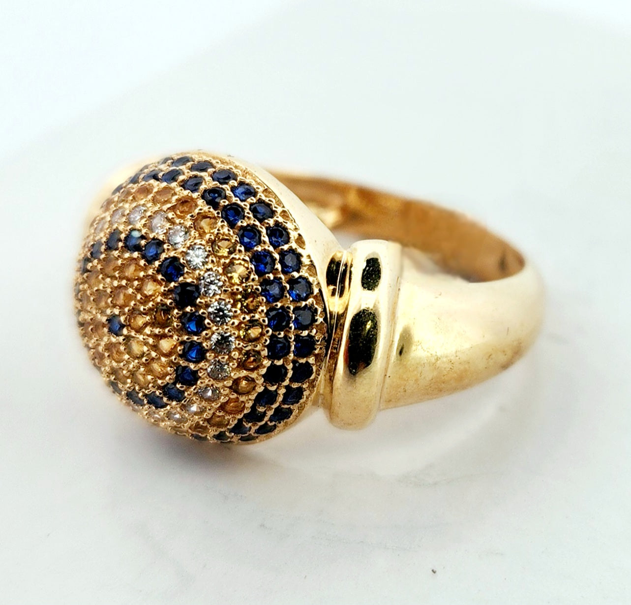 WOMAN'S 18k blue and white Stones dome ring/zircons