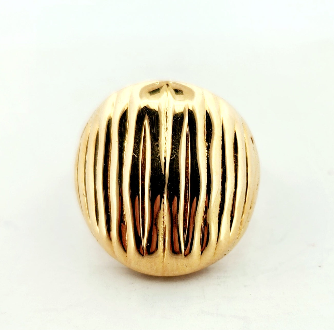 WOMAN'S 18k Wavy Lines dome shape ring