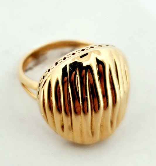 WOMAN'S 18k Wavy Lines dome shape ring