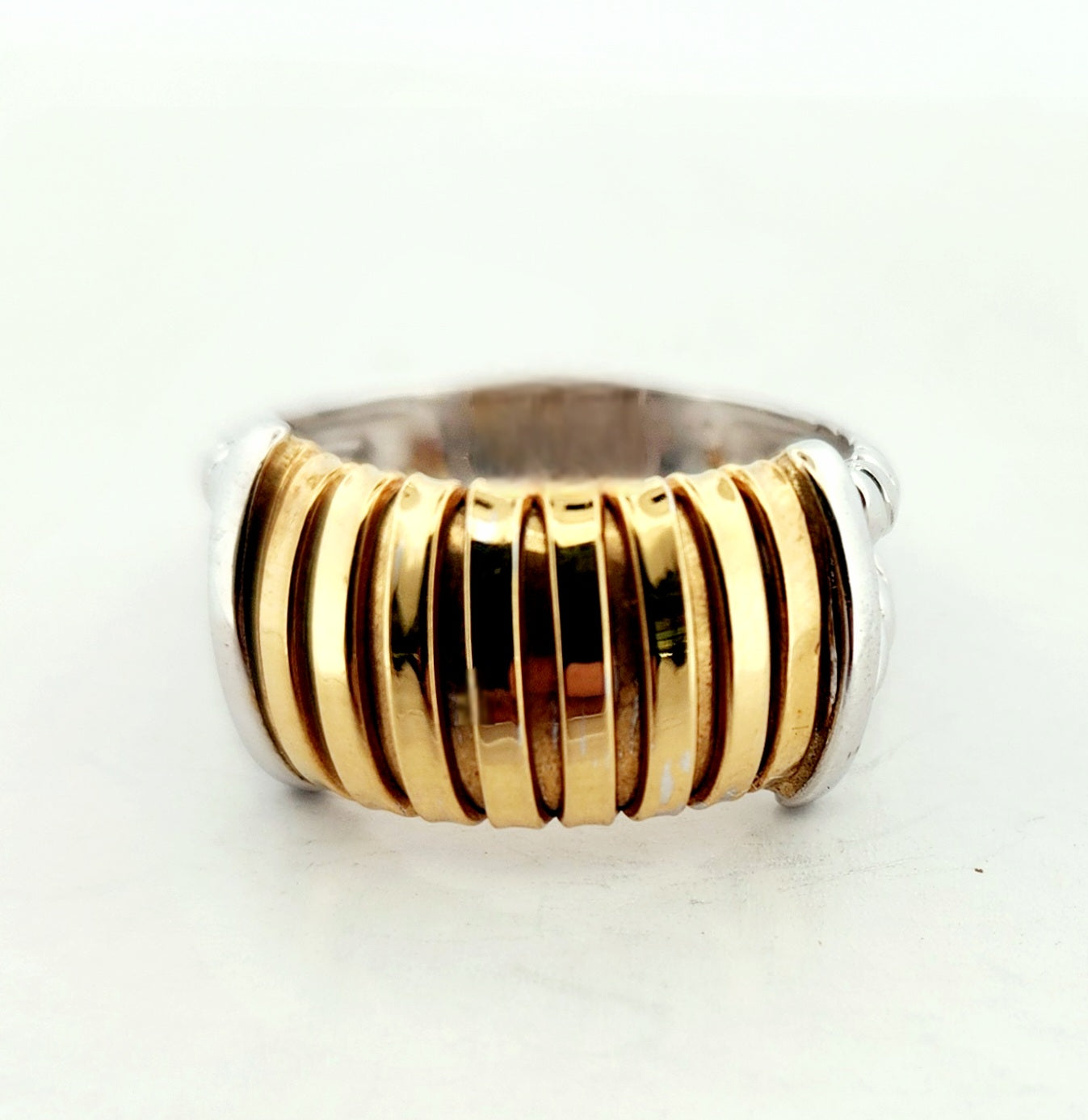 WOMAN'S 18k white and yellow gold lines ring