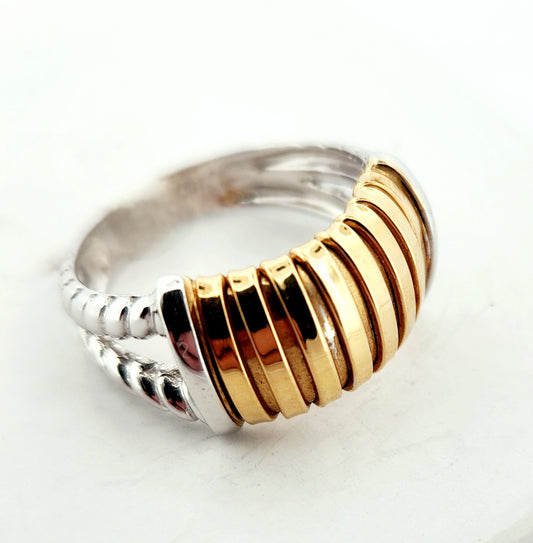 WOMAN'S 18k white and yellow gold lines ring