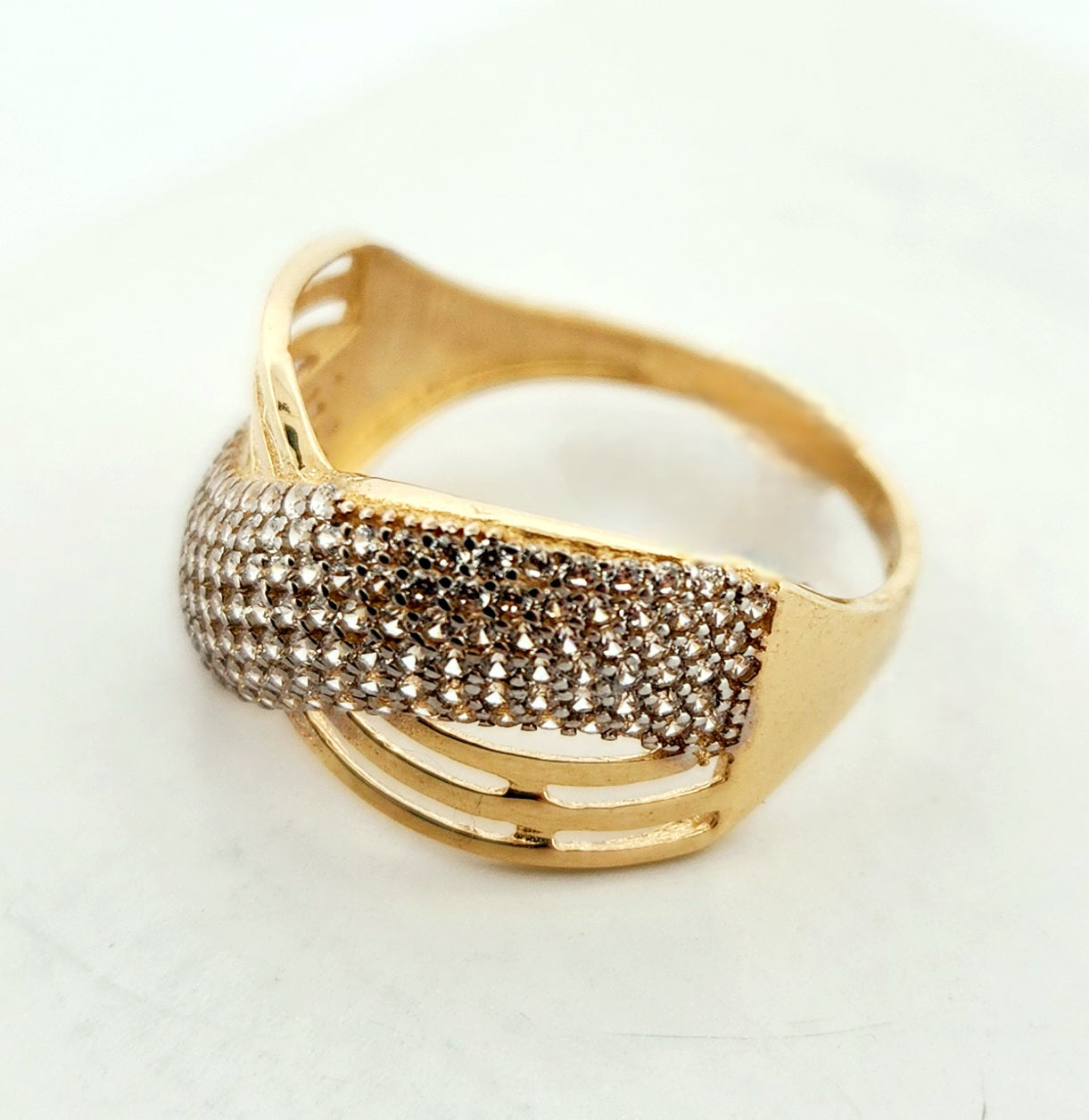 WOMAN'S 18k infinity shape with stones ring/zircon stones