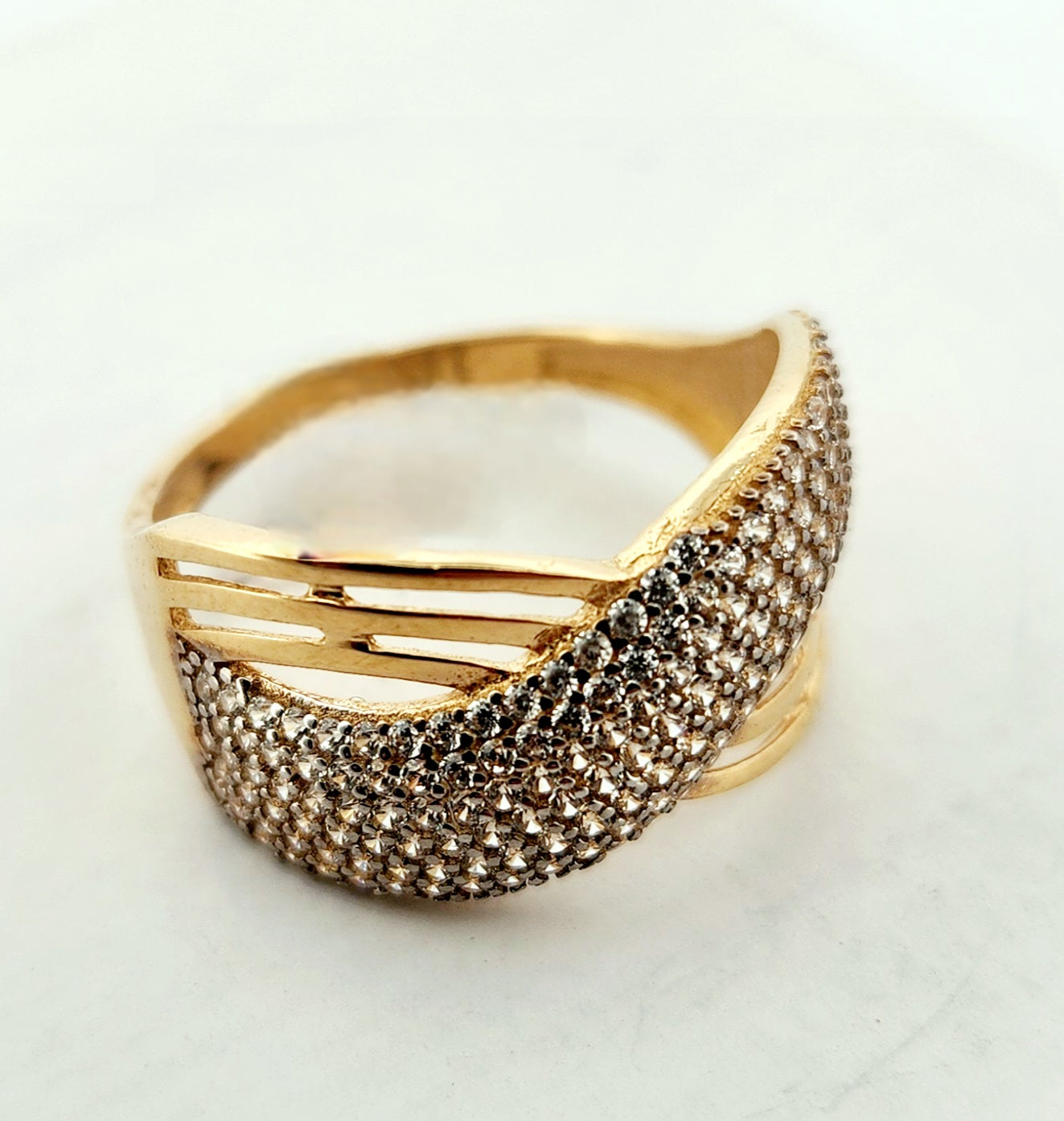 WOMAN'S 18k infinity shape with stones ring/zircon stones
