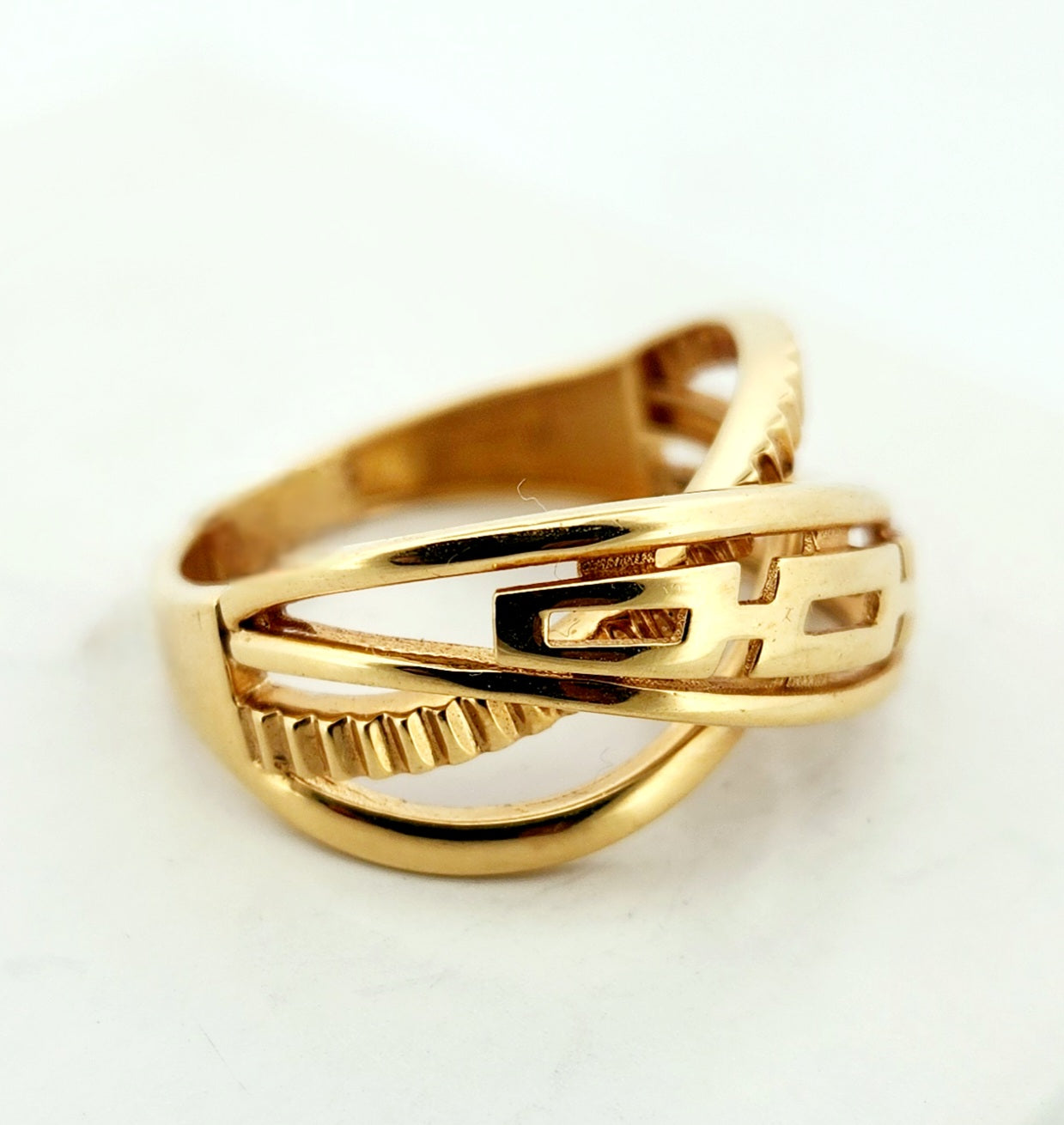 WOMAN'S 18k X Shape with gears ring