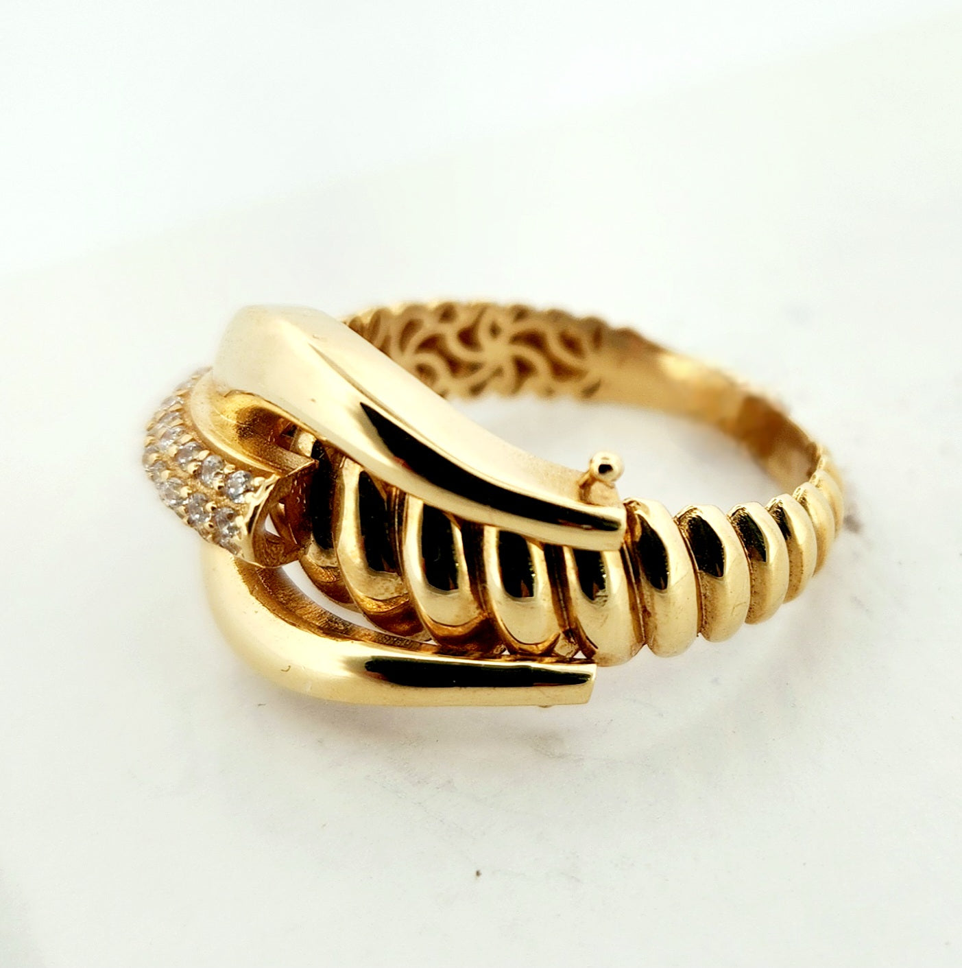 WOMAN'S 18k Shell shape belt style ring