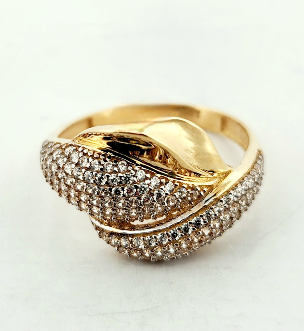 WOMAN'S 18k Leave shape with stones ring/zircon stones