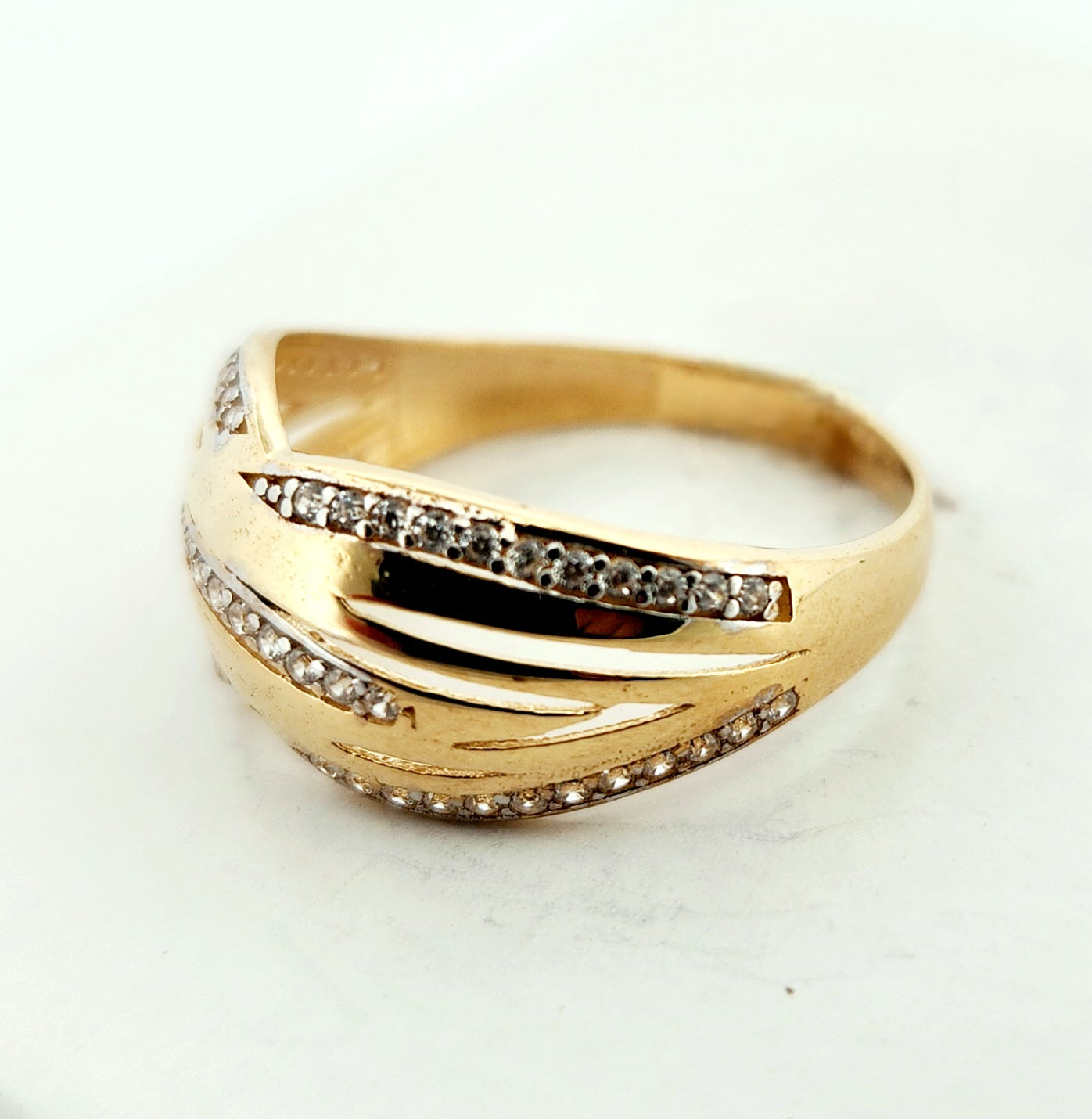 WOMAN'S 18k Cross bands with stones 2/zircon stones