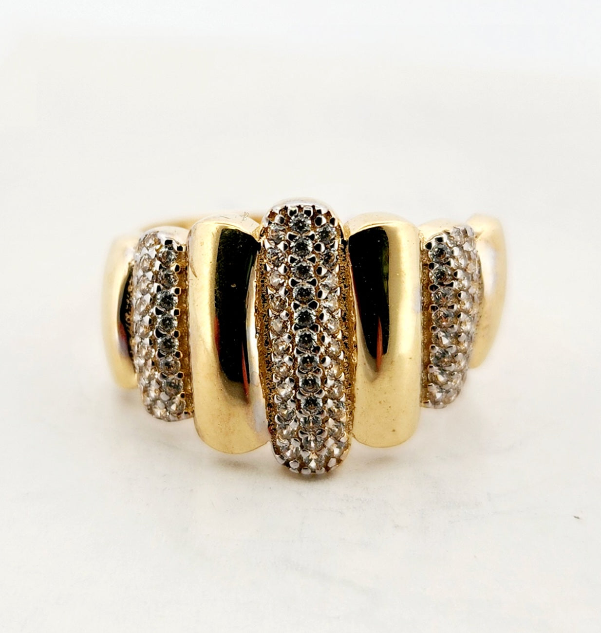 WOMAN'S 18k Intercalated bands with stones