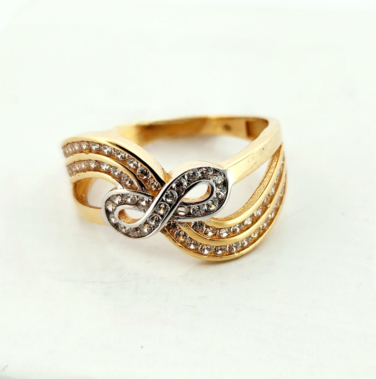 WOMAN'S 18k Infinity shape with waves/zircon stones