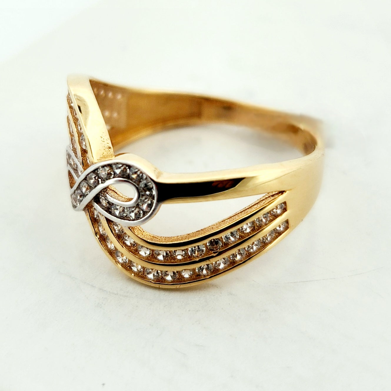 WOMAN'S 18k Infinity shape with waves/zircon stones