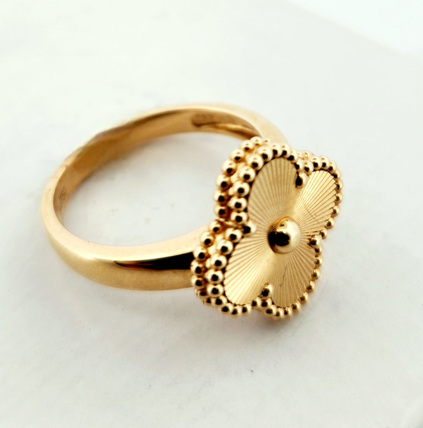 WOMAN'S 18k Flower shape ring