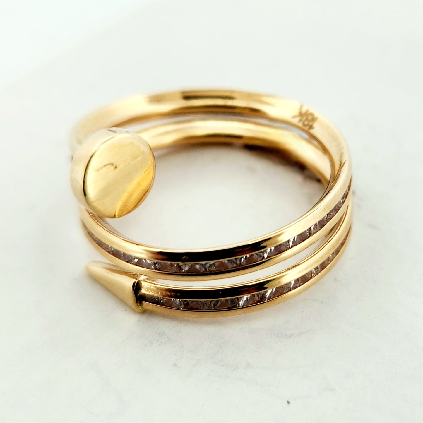 WOMAN'S 18k Nail shape ring/zircon stones