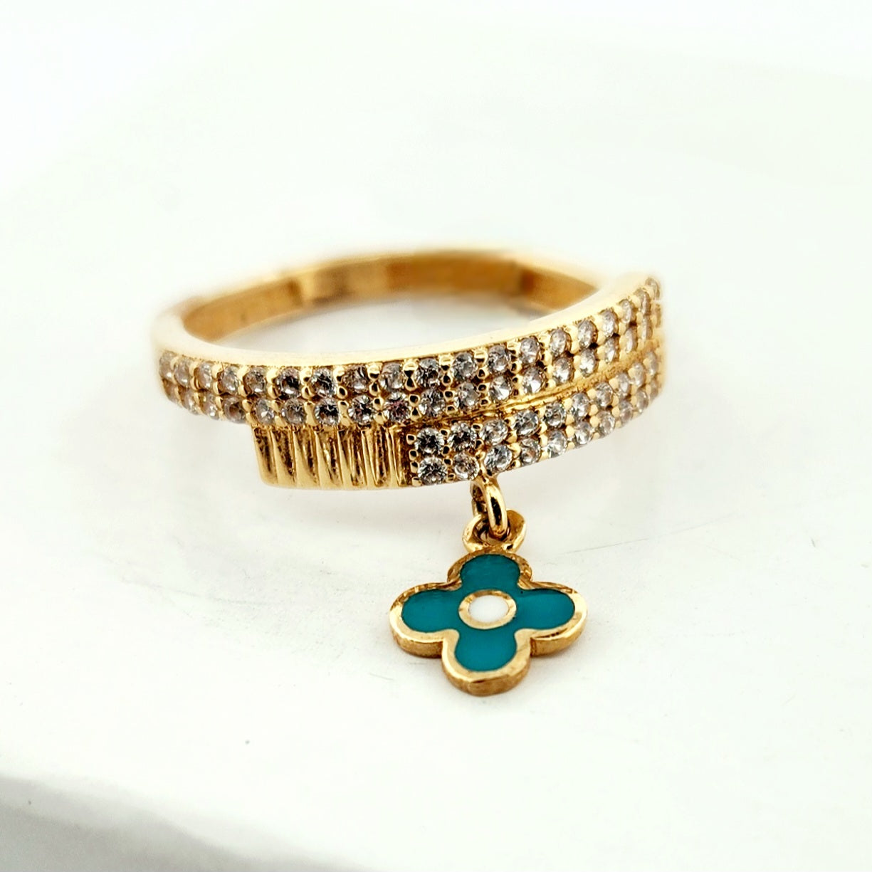 WOMAN'S 18K crossed bands with hanging green flower/zircon stones