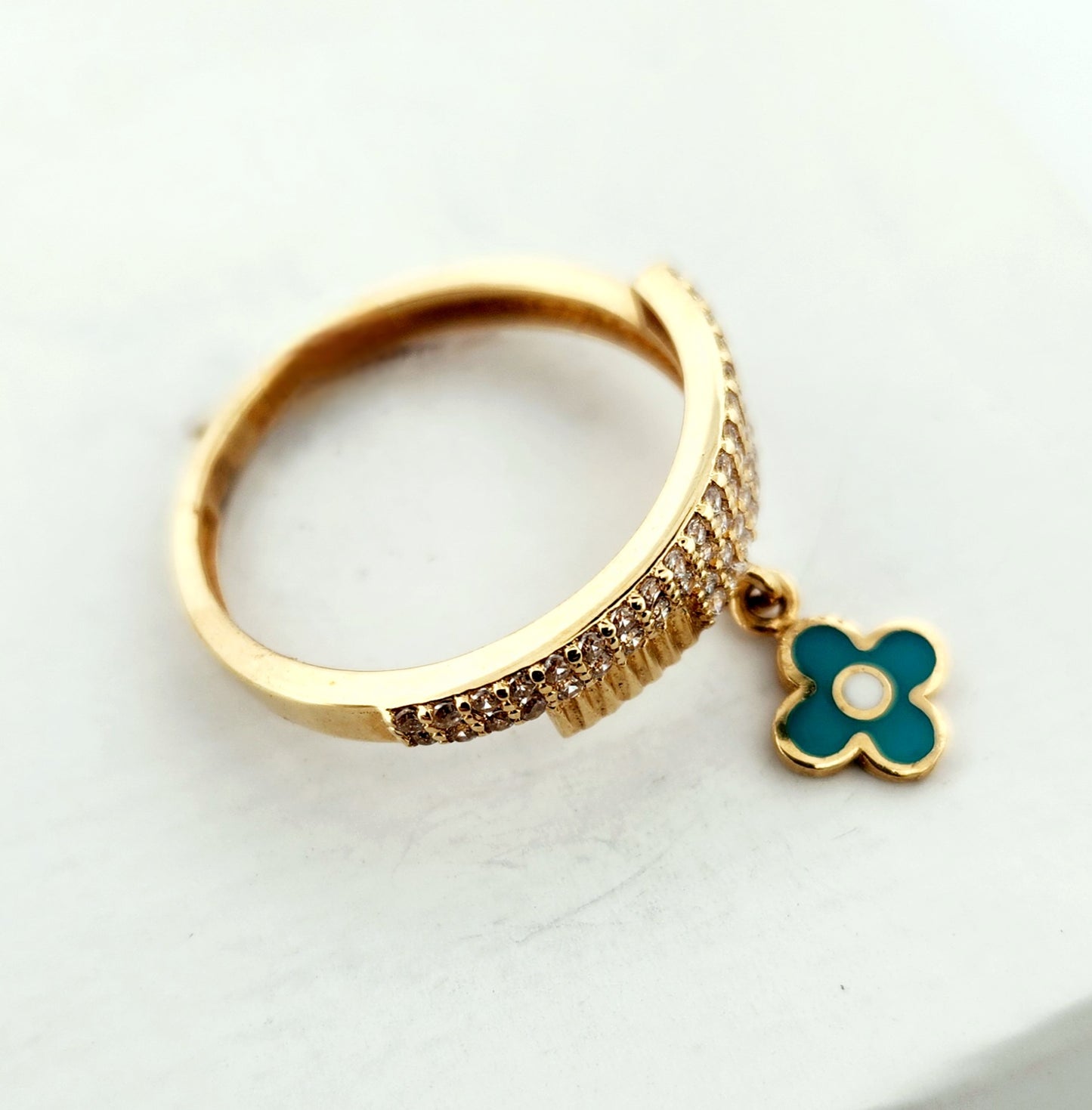 WOMAN'S 18K crossed bands with hanging green flower/zircon stones