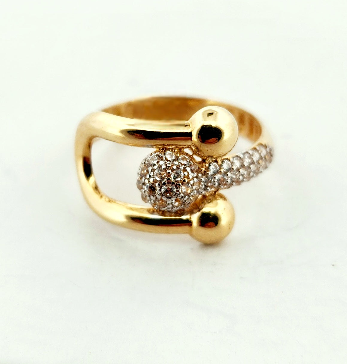 WOMAN'S 18K fashion horseshoe style ring/zircon stones