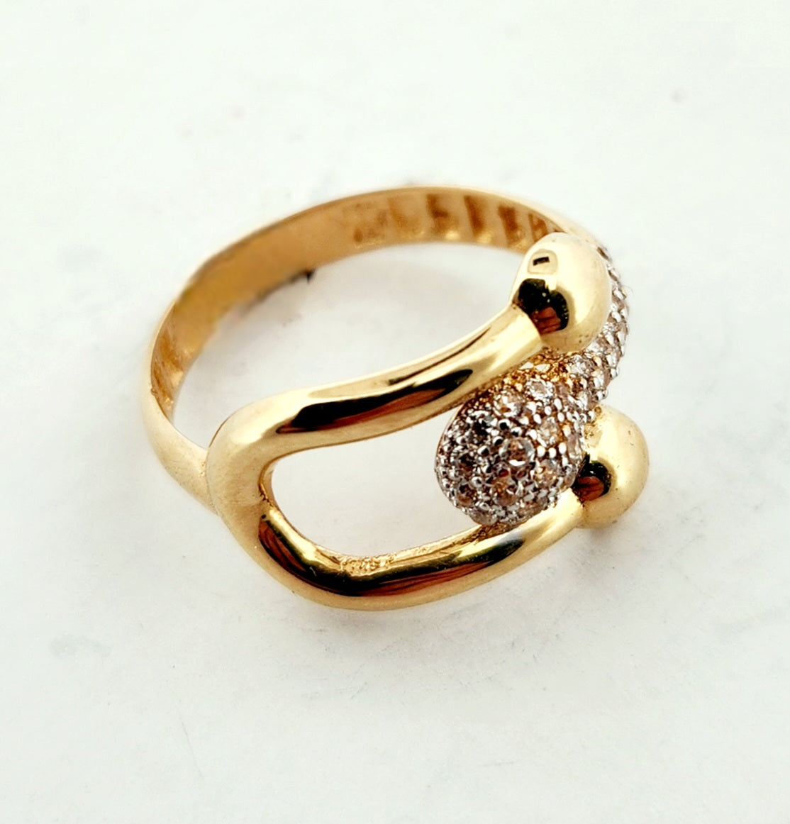 WOMAN'S 18K fashion horseshoe style ring/zircon stones